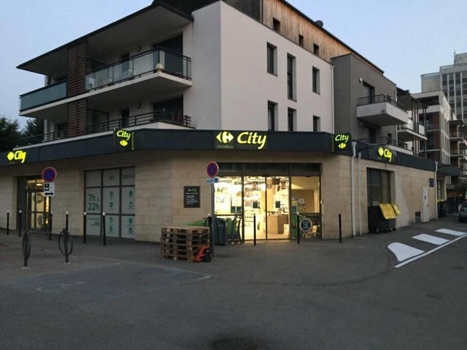 Logement A Brive Avec Terrasse Et Climatisation - Pres De La Gare Et Du Centre-Ville - Wifi Et Stationnement Gratuit Extérieur photo