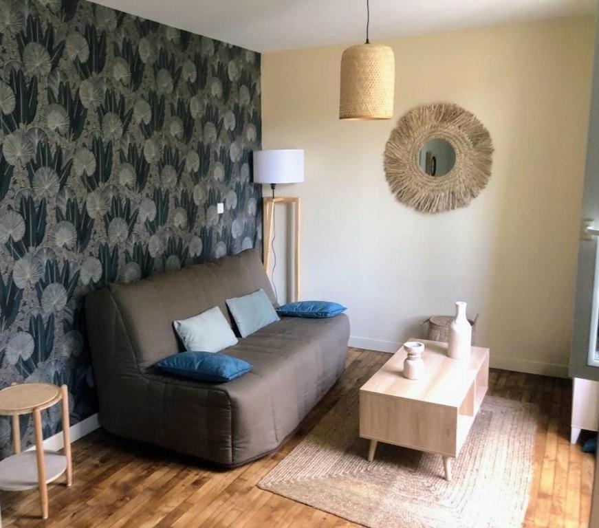 Logement A Brive Avec Terrasse Et Climatisation - Pres De La Gare Et Du Centre-Ville - Wifi Et Stationnement Gratuit Extérieur photo